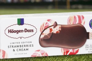 Häagen-Dazs reveals strawberries & cream ice cream bar